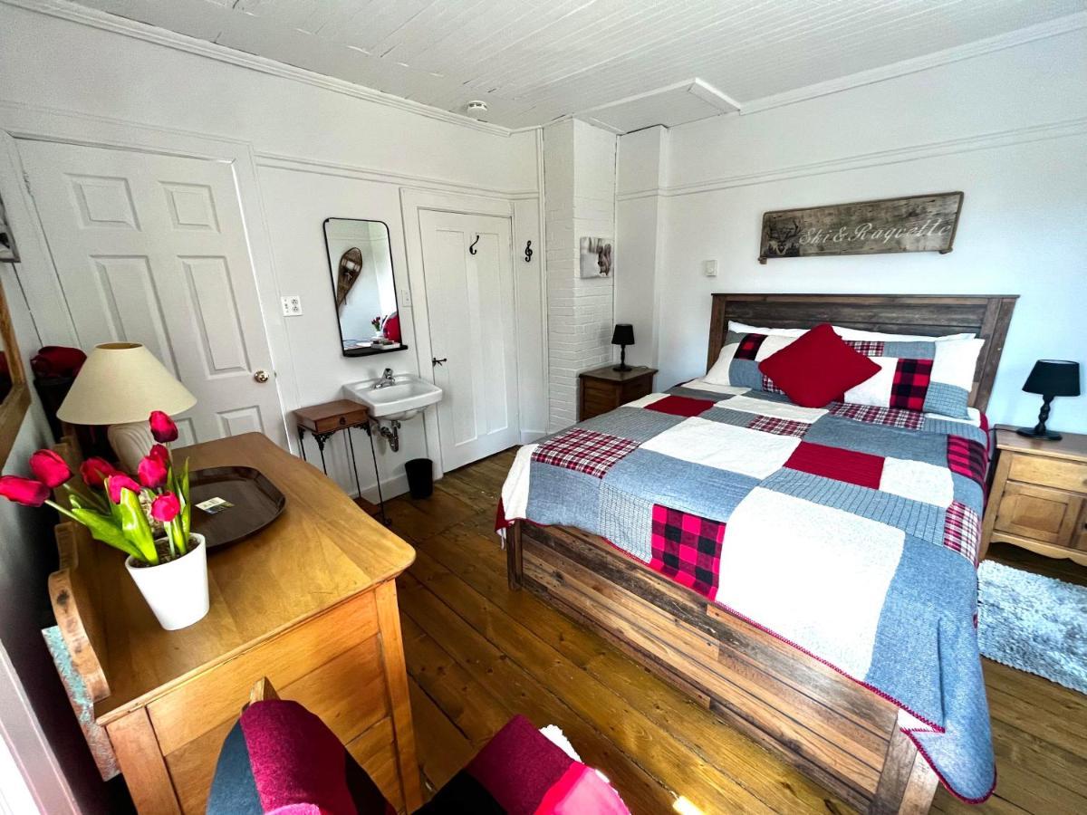 Auberge la Mansarde La Malbaie Extérieur photo