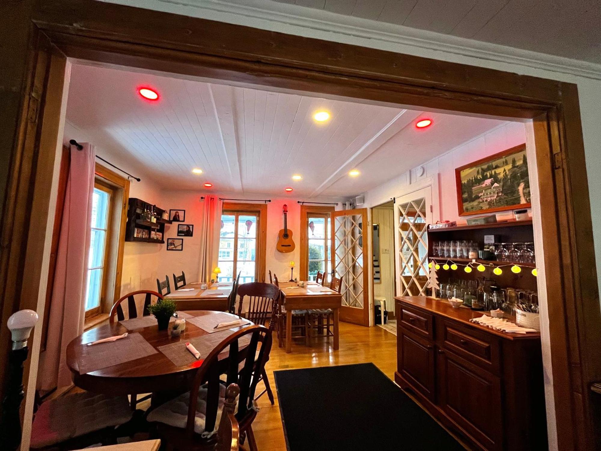 Auberge la Mansarde La Malbaie Extérieur photo