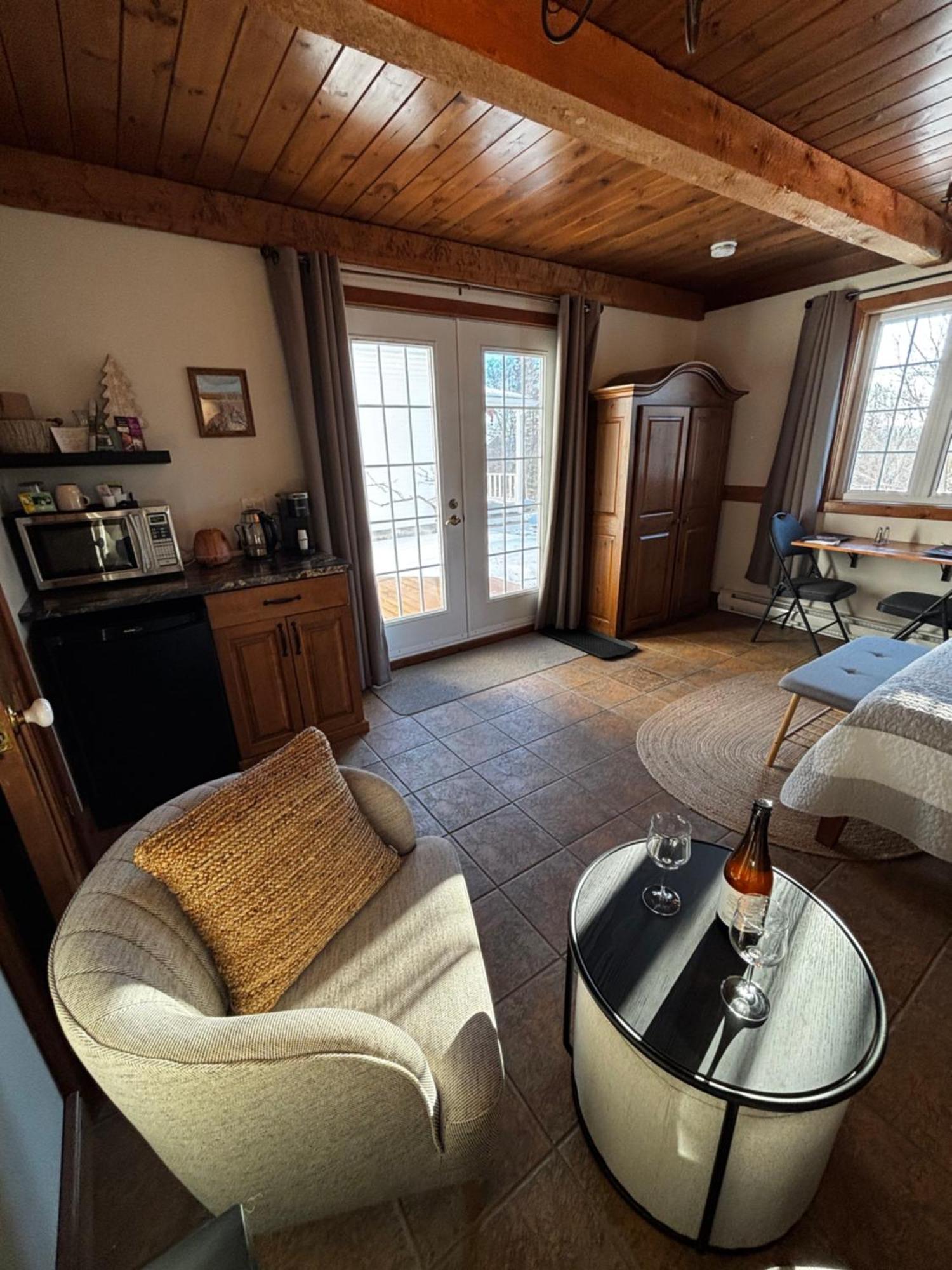 Auberge la Mansarde La Malbaie Extérieur photo