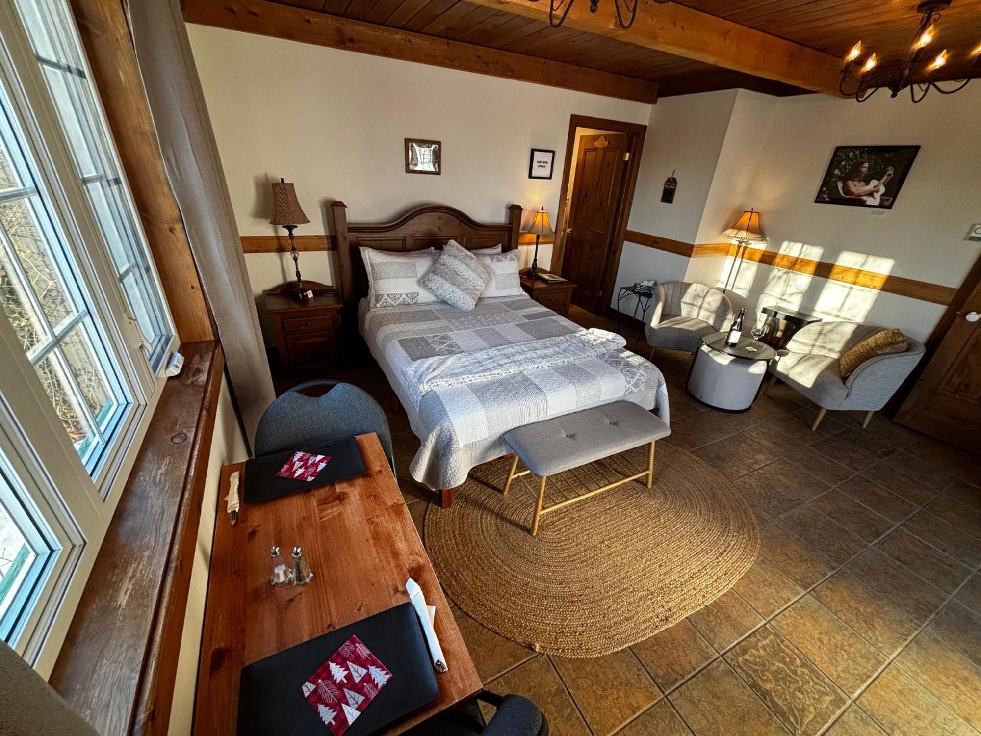 Auberge la Mansarde La Malbaie Extérieur photo